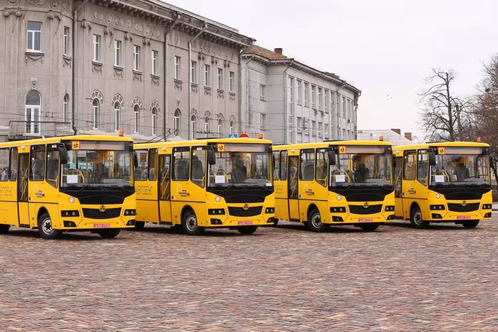 Gule skolebusser doneret af GAUFONDEN til Tjernihiv